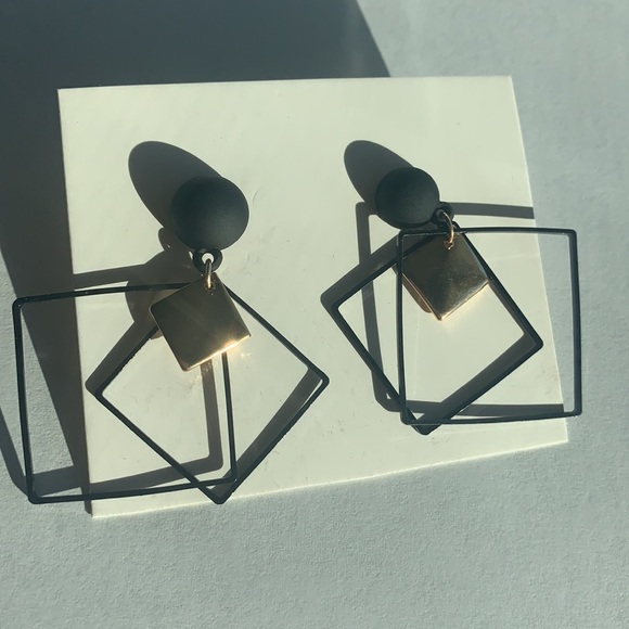 Earrings - Picture 2 of 4